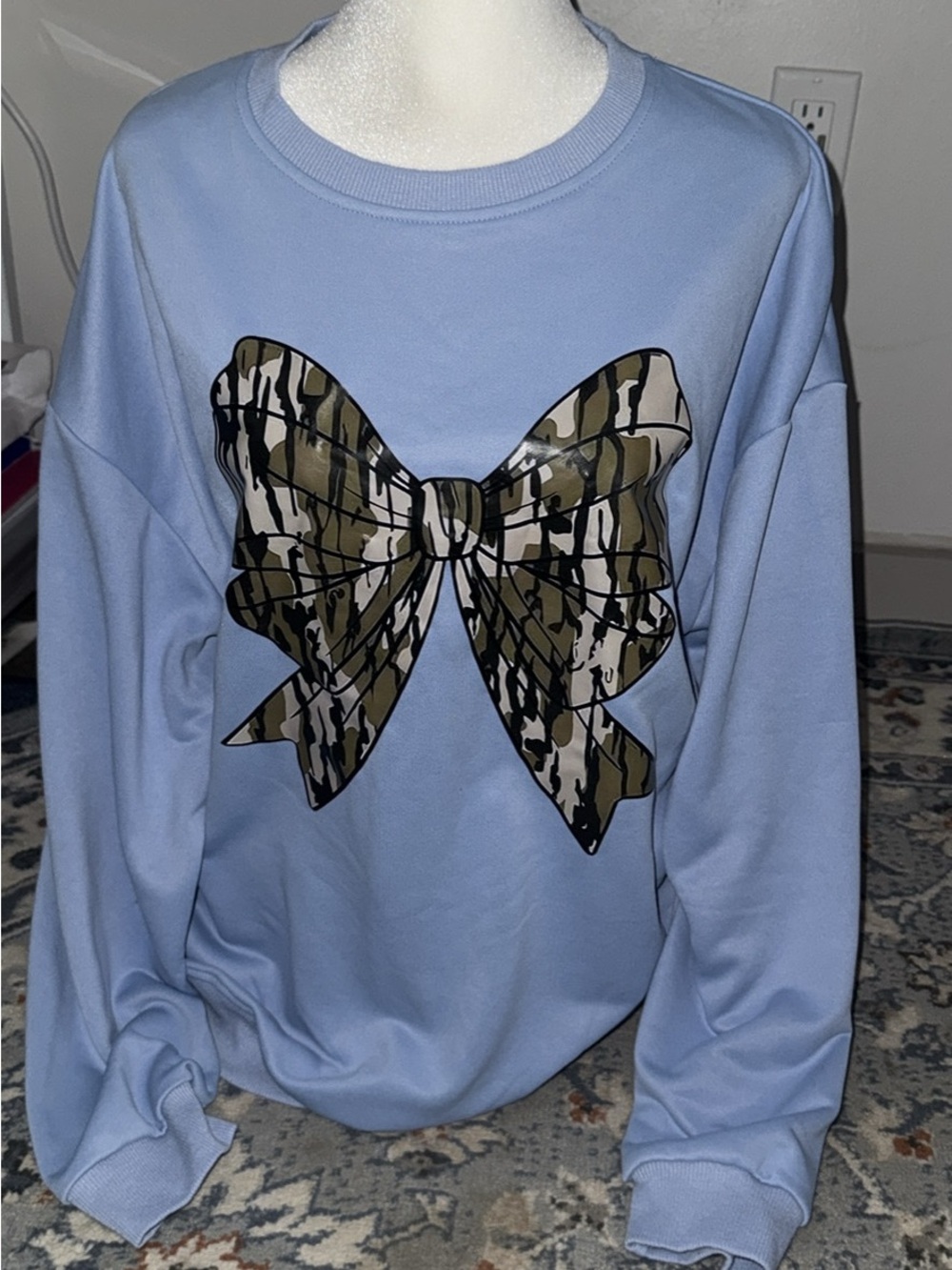 Light Blue Women's Bow-Graphic Crewneck Sweater
